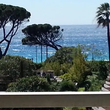 Sea Side Apartment *